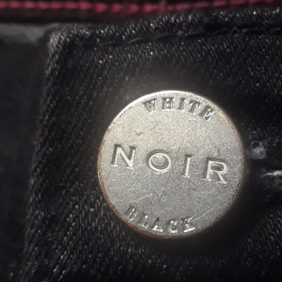 White House/ Black Market - Picture 3 of 8